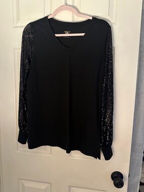 Kim Gravel black sequin sleeve. NWT, black